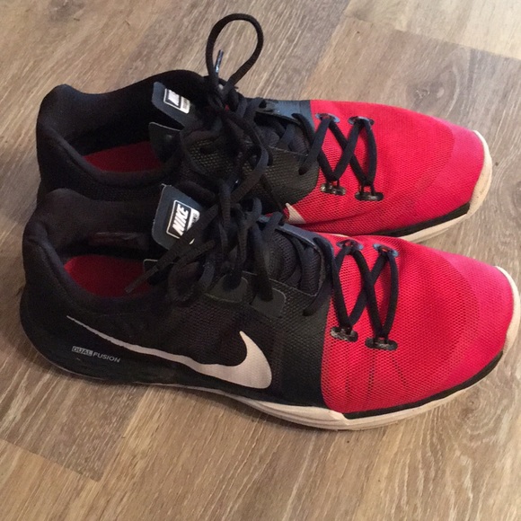 Like NEW NIKE Training Dual Fusion 10 Red N Black - Picture 6 of 8